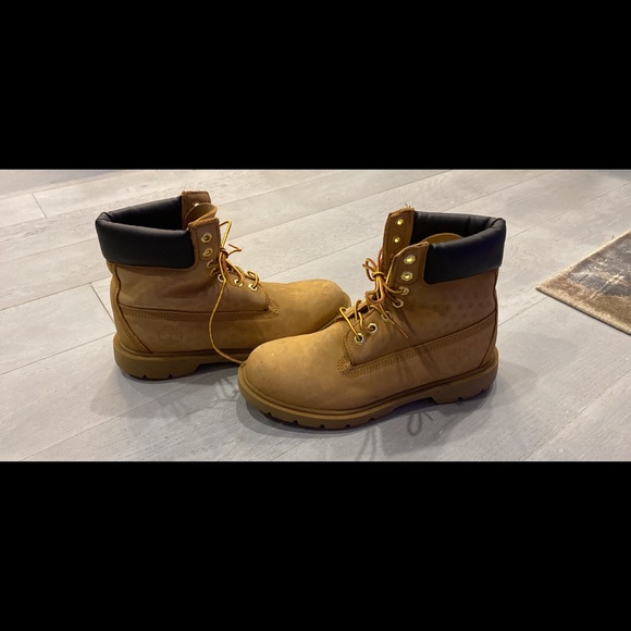 Beige Timberlands, kids size 7 Winter boots - Picture 2 of 2